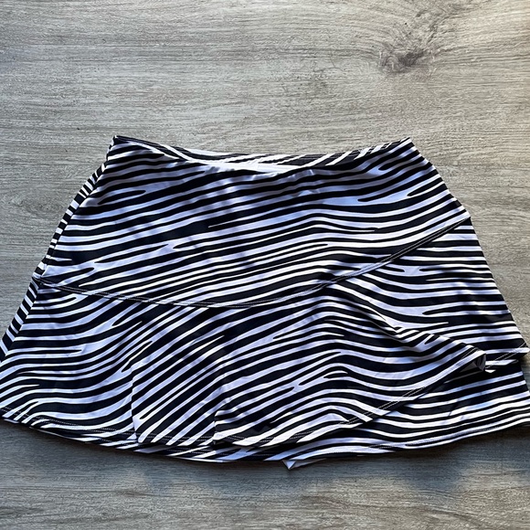 NWT. Skort - Racing Stripes - Picture 2 of 6